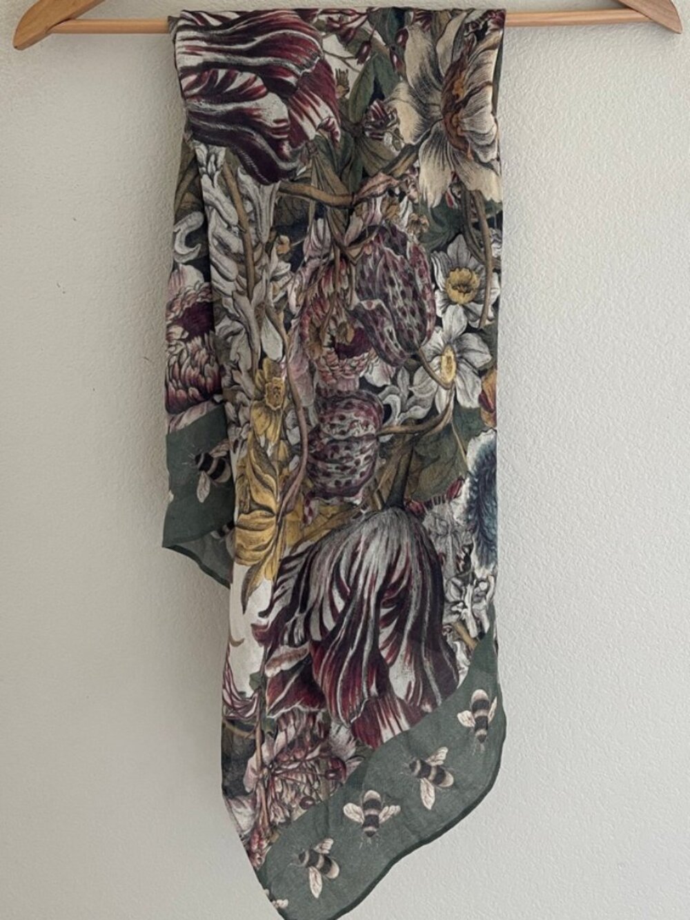 Market of Stars LOVE GROWS WILD Scarf: from "12 Months of Flowers": New w/o Tags - Picture 5 of 8